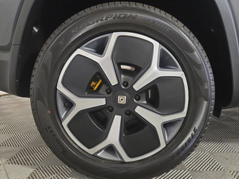 Used 2024 Rivian R1S Adventure AWD/4WD image 12
