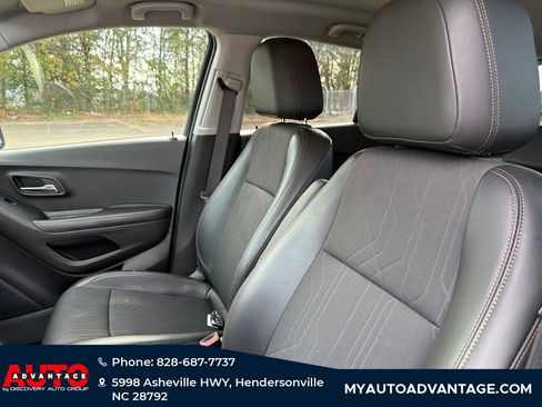 Used 2022 Chevrolet Trax LT w/ Driver Confidence Package image 12