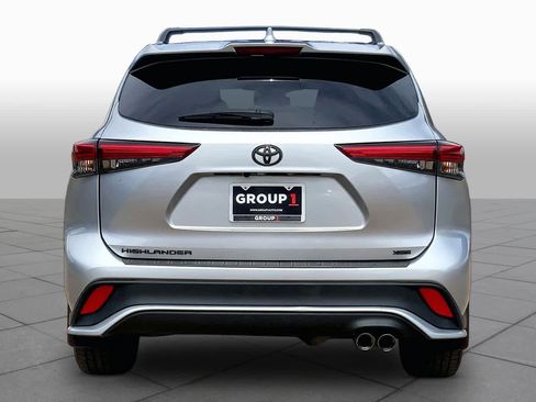 Used 2022 Toyota Highlander XSE FWD image 5