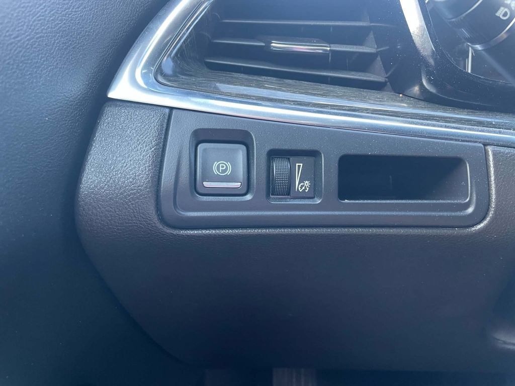 Used 2022 Cadillac XT5 Premium Luxury FWD image 16