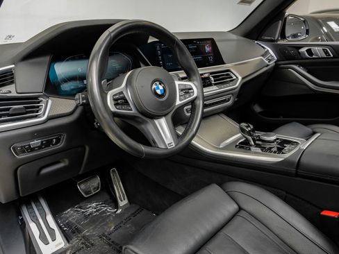 Used 2019 BMW X5 xDrive40i w/ M Sport Package image 3