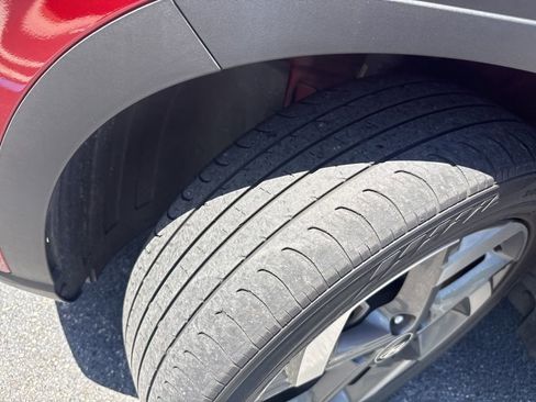 Used 2023 Hyundai Venue Limited image 3