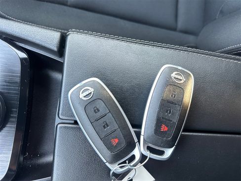 Used 2023 Nissan Rogue S image 31