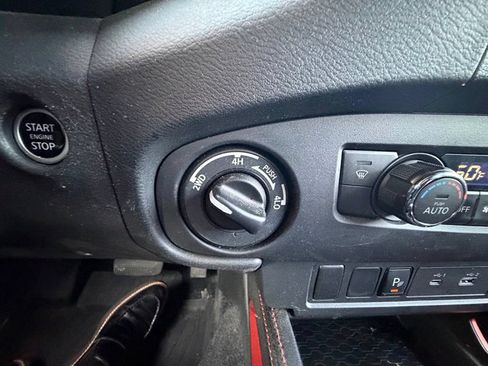 Used 2024 Nissan Frontier PRO-4X w/ Technology Package AWD/4WD image 45