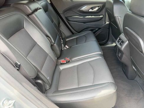 Used 2024 GMC Terrain SLT AWD/4WD image 14