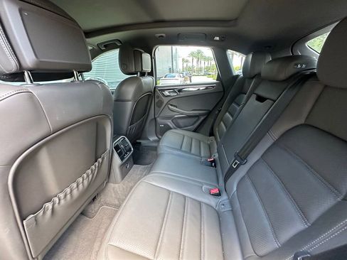 Certified 2023 Porsche Macan AWD/4WD image 35
