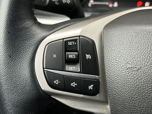 Used 2022 Ford Explorer XLT image 28