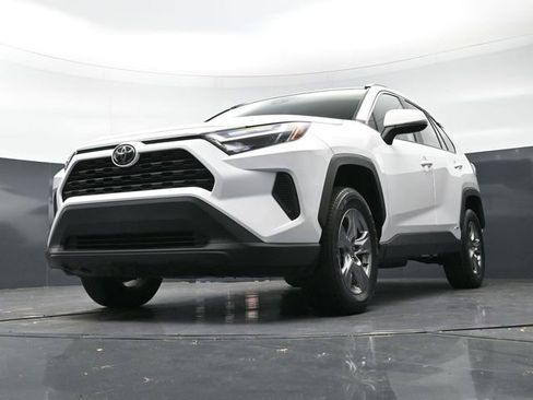 Used 2025 Toyota RAV4 XLE image 33