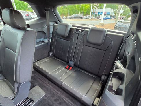 Used 2023 Volkswagen Tiguan SE R-Line FWD image 46