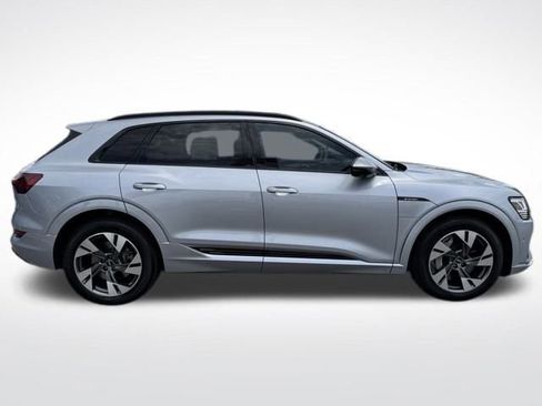 Used 2022 Audi e-tron Premium w/ Convenience Plus Package image 12