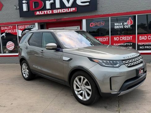 Used 2017 Land Rover Discovery HSE AWD/4WD image 2
