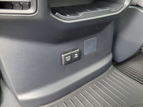 Used 2025 Toyota Tundra SR5 w/ SR5 Convenience Package AWD/4WD image 18