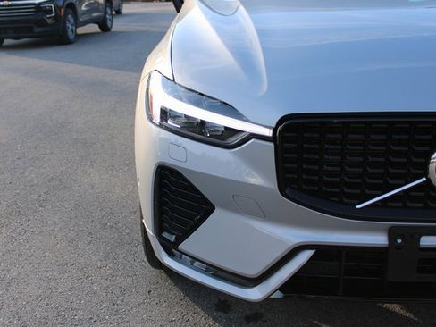 Used 2025 Volvo XC60 B5 Plus image 41