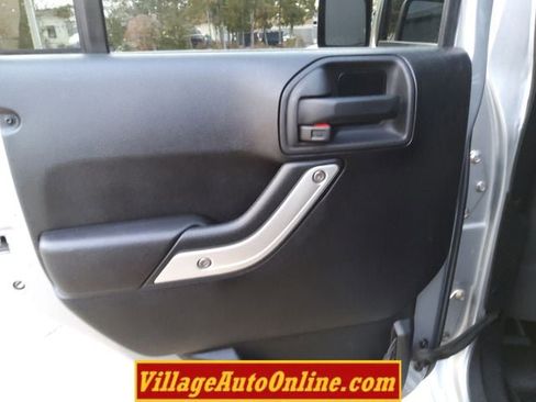 Used 2014 Jeep Wrangler Unlimited Rubicon w/ Connectivity Group image 23
