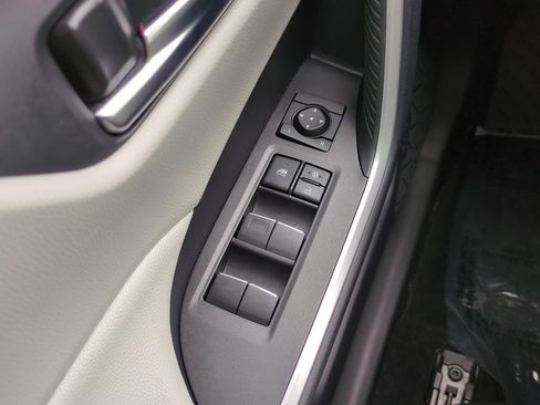 Used 2022 Toyota RAV4 XLE Premium FWD image 19