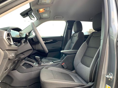 Used 2025 Chevrolet TrailBlazer LT w/ Driver Confidence Package image 24