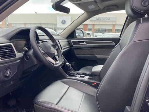 Certified 2022 Volkswagen Atlas SE image 10