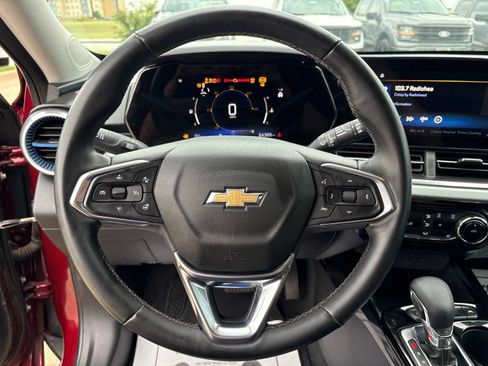 Used 2024 Chevrolet Trax LT w/ Driver Confidence Package FWD image 21
