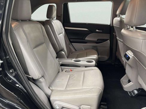 Used 2014 Toyota Highlander XLE AWD/4WD image 20