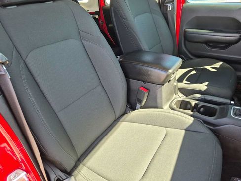 Used 2018 Jeep Wrangler Unlimited Sport S AWD/4WD image 20