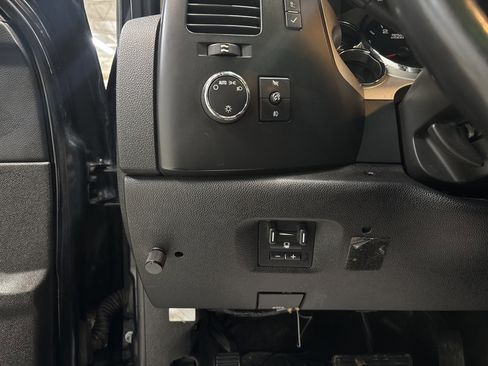 Used 2007 GMC Sierra 2500 SLE w/ Z71 Off-Road Package image 14