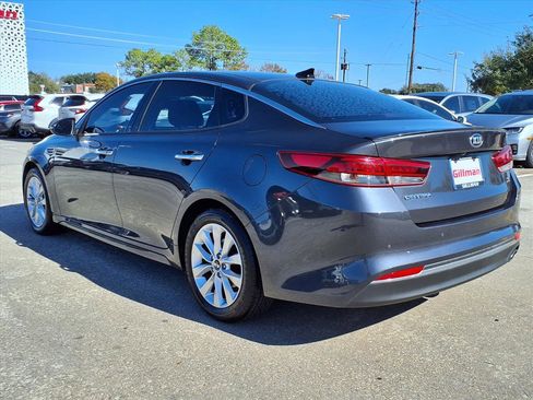 Used 2018 Kia Optima S w/ Panoramic Sunroof Package image 3