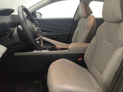 Used 2025 Hyundai Elantra Limited FWD image 17