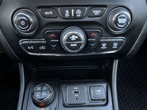 Used 2021 Jeep Cherokee Trailhawk w/ Trailer Tow Group image 18