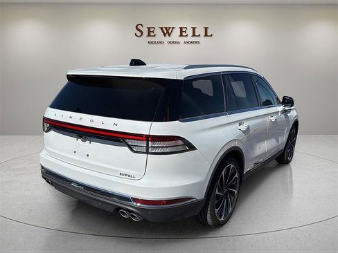 New 2025 Lincoln Aviator Reserve w/ Luxury Package image 5