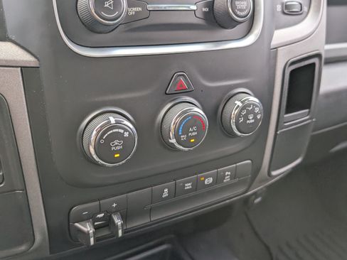 Used 2017 RAM 2500 Tradesman w/ Chrome Appearance Group AWD/4WD image 18