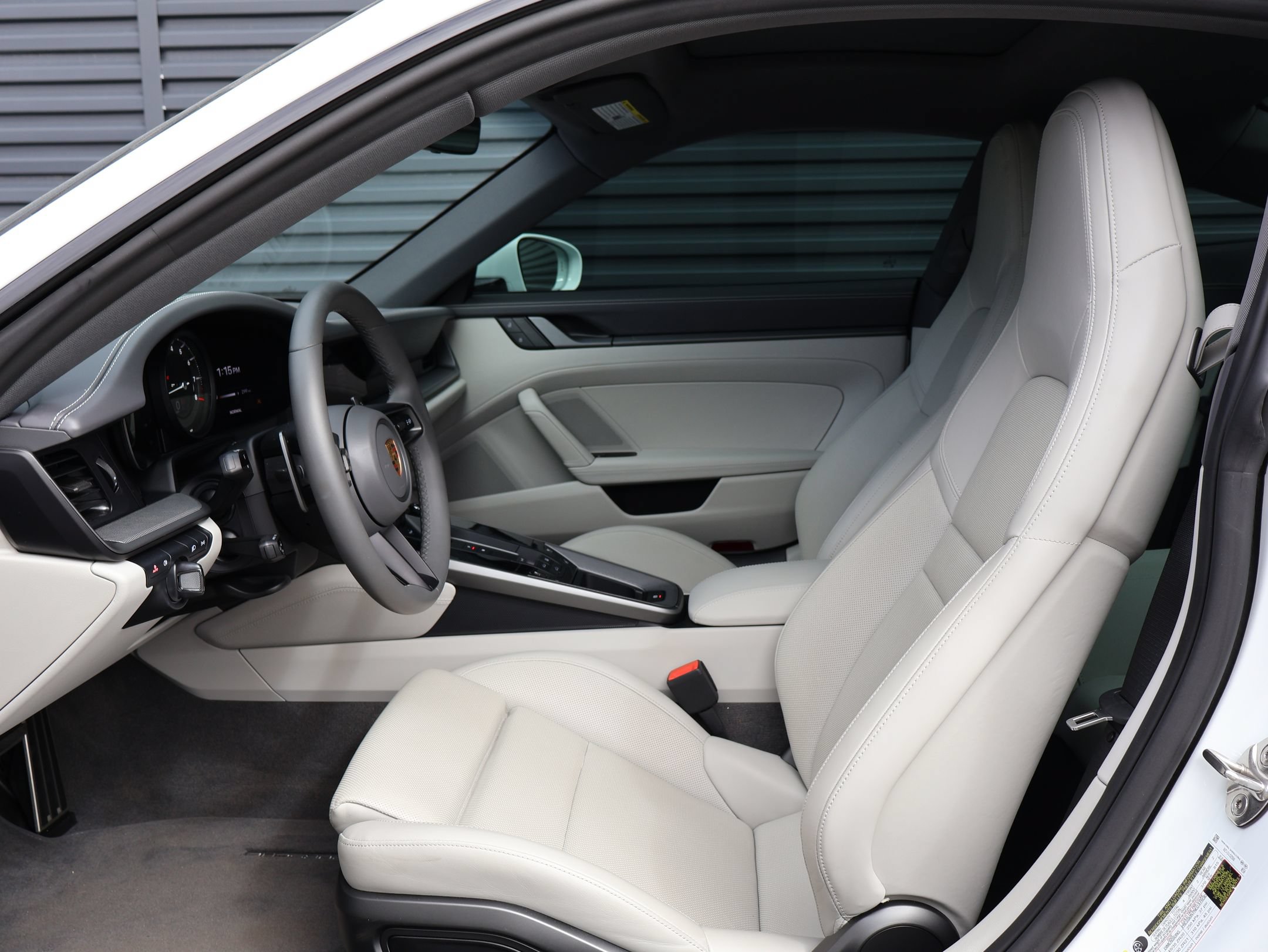 Used 2023 Porsche 911 Carrera RWD image 5