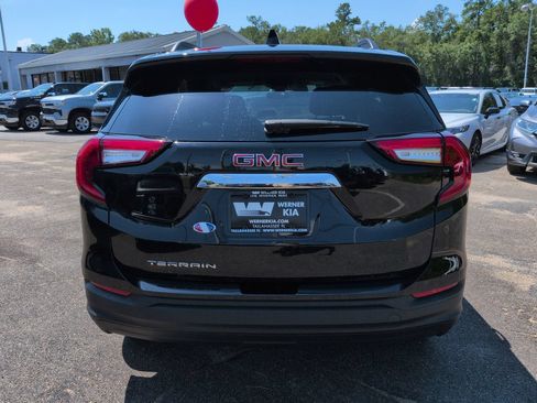 Used 2024 GMC Terrain SLE w/ Driver Convenience Package FWD image 6