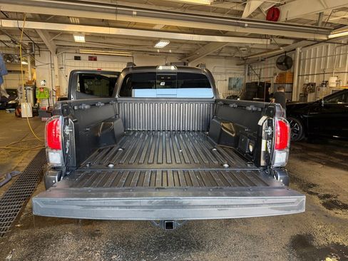 Used 2021 Toyota Tacoma TRD Off-Road w/ Technology Package image 19