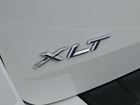 Used 2024 Ford Explorer XLT RWD image 12