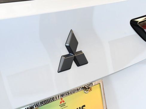 New 2026 Mitsubishi Outlander LE AWD/4WD image 16