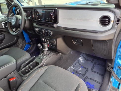 Used 2024 Jeep Wrangler Unlimited Sport AWD/4WD image 11
