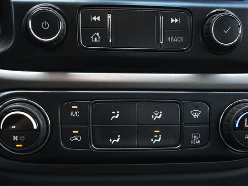 Used 2019 Chevrolet Colorado Z71 AWD/4WD image 17