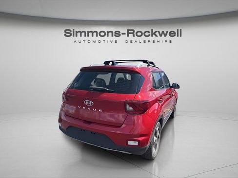 Used 2022 Hyundai Venue Limited FWD image 5