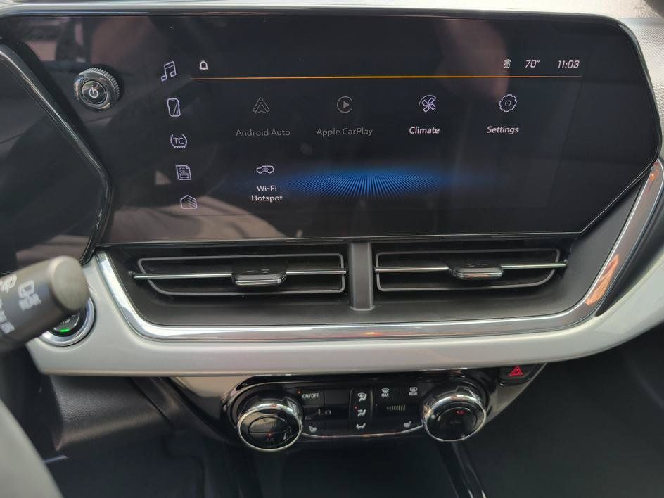 Used 2025 Chevrolet Trax LT w/ LT Convenience Package FWD image 24