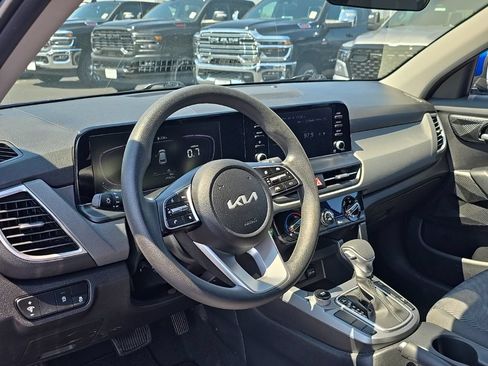 Used 2024 Kia Seltos LX AWD/4WD image 9