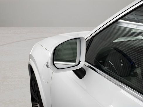 New 2025 Volvo XC90 T8 Plus w/ Protection Package Premier image 8