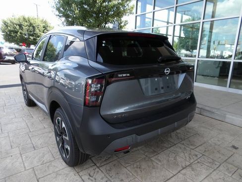 Used 2025 Nissan Kicks SV w/ SV Premium Package image 5