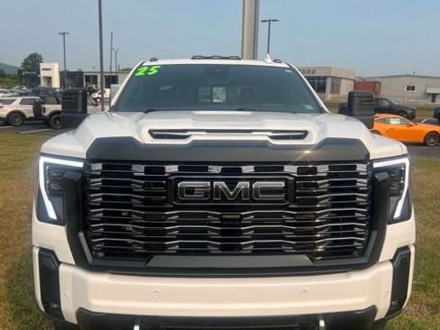 Used 2025 GMC Sierra 2500 Denali Ultimate AWD/4WD image 2