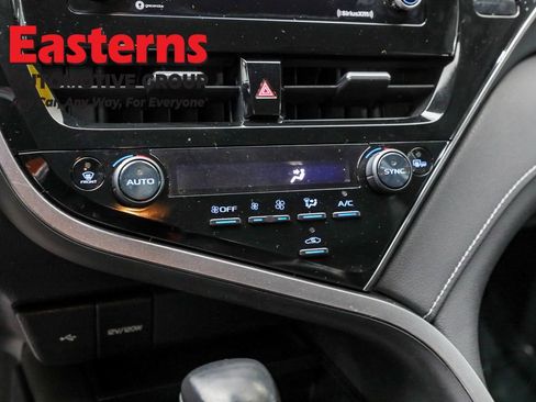 Used 2022 Toyota Camry SE image 25