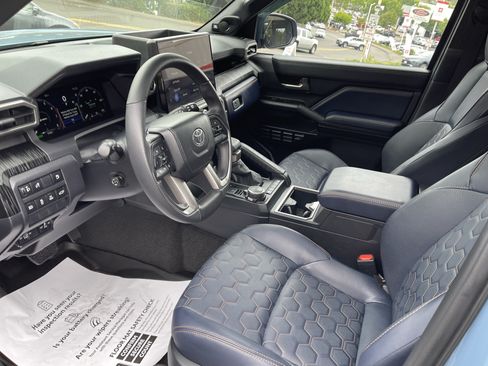 Certified 2025 Toyota 4Runner Platinum AWD/4WD image 11