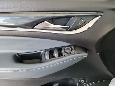 Used 2022 Buick Enclave Essence image 13