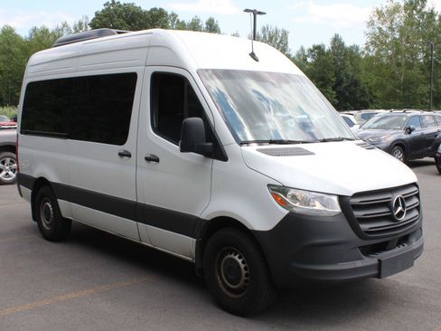 Used 2025 Mercedes-Benz Sprinter 2500 image 2
