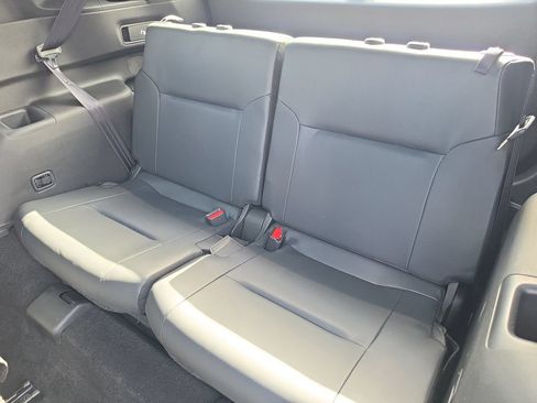 Used 2024 Mitsubishi Outlander SE Black Edition FWD image 12