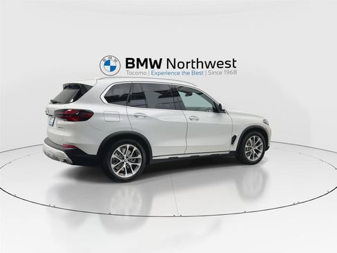 New 2026 BMW X5 xDrive50e w/ Climate Comfort Package AWD/4WD image 3