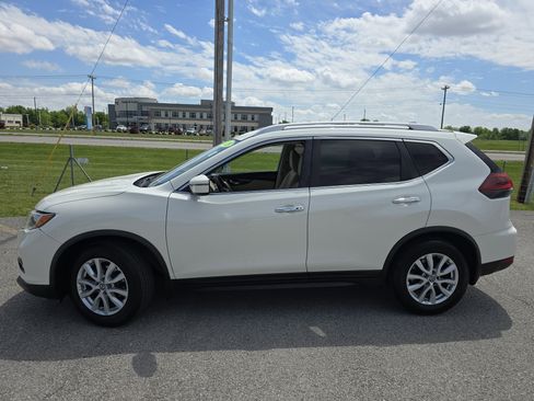 Used 2018 Nissan Rogue SV FWD image 19